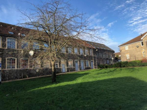 Superb Peaceful 1 bed apartment in St George.